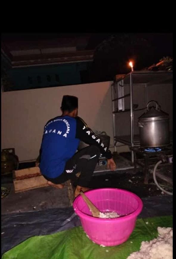 Dinsos Bangkalan Buka Dapur Umum Bagi Korban Banjir di Bangkalan