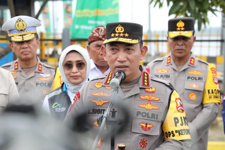 Pastikan Kesiapan Pasukan Hadapi Arus Mudik, Kapolri Kunjungi Pelabuhan Gilimanuk