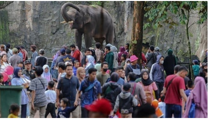 Ragunan Diserbu Warga di Hari Ke-2 Lebaran