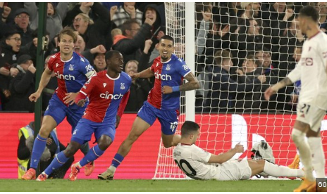 Crystal Palace Aduk-Aduk Pertahanan Manchester United